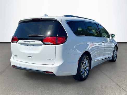 Used 2019 Chrysler Pacifica Limited FWD image 7