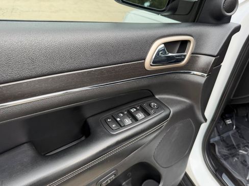 Used 2016 Jeep Grand Cherokee Limited AWD/4WD image 10
