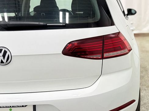 Used 2019 Volkswagen Golf SE image 37