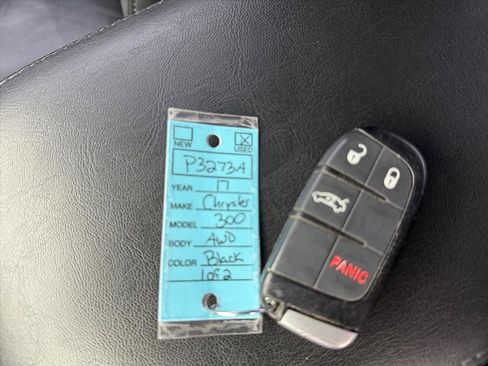 Used 2017 Chrysler 300 Limited image 26