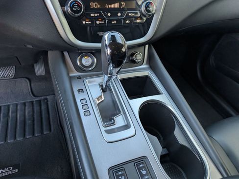 Used 2024 Nissan Murano SV w/ SV Midnight Edition Package image 17