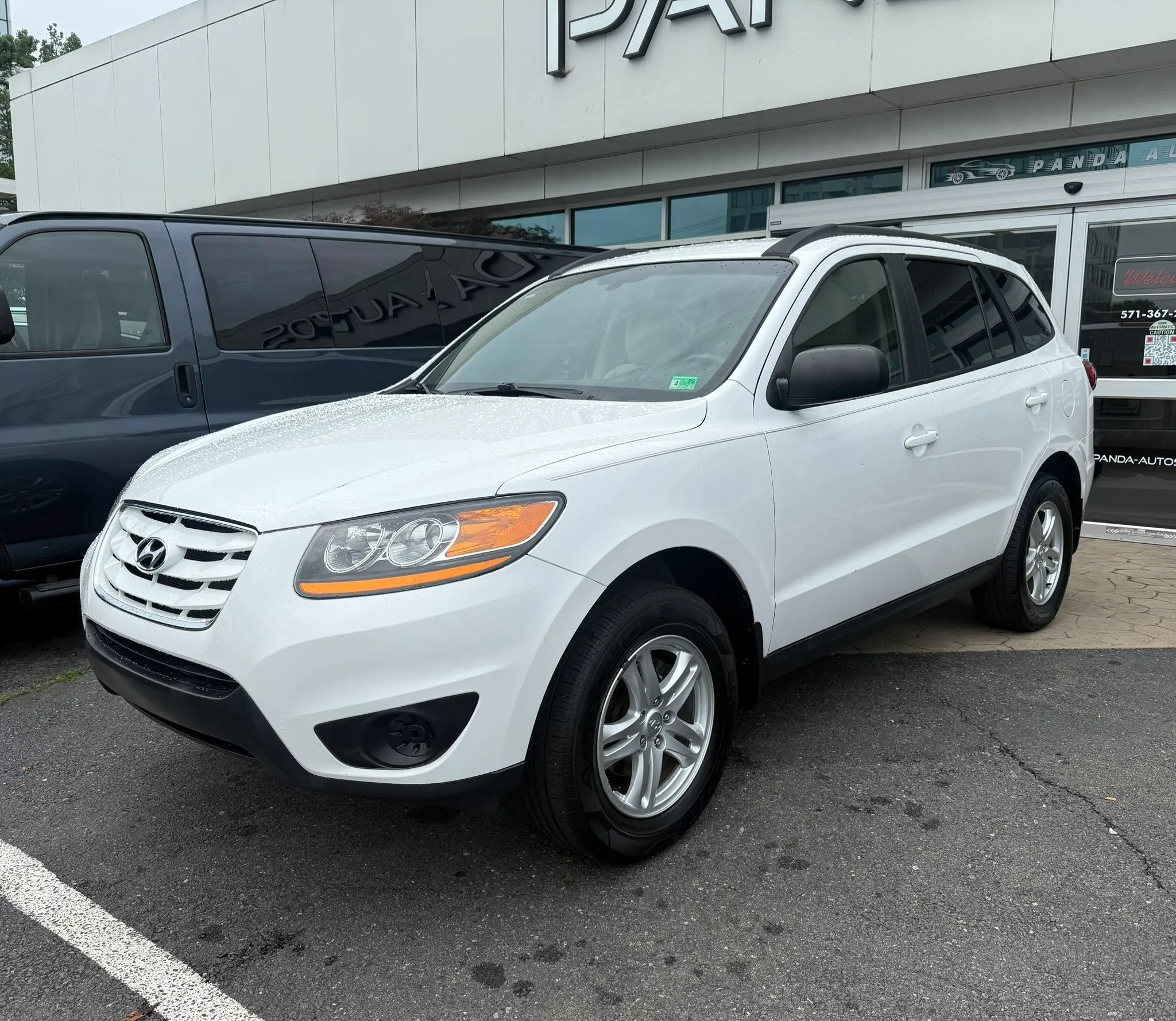Used 2011 Hyundai Santa Fe GLS FWD image 3