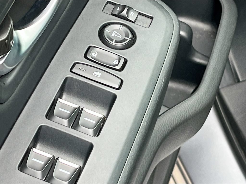 Used 2025 Honda Pilot Sport image 17