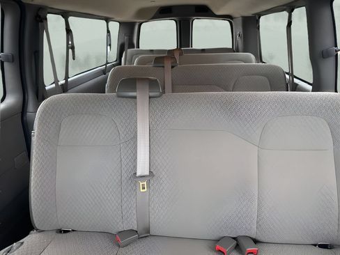 Used 2025 GMC Savana 3500 LT w/ LT Preferred Equipment Group RWD image 8