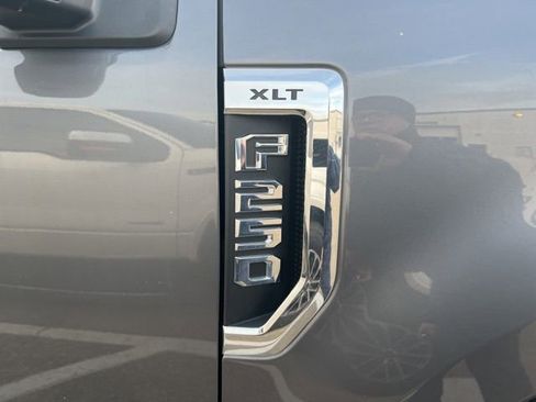 Used 2022 Ford F250 XLT w/ XLT Premium Package image 3