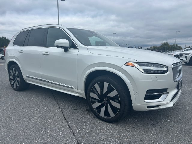 Certified 2025 Volvo XC90 T8 Plus w/ Protection Package Premier AWD/4WD image 1