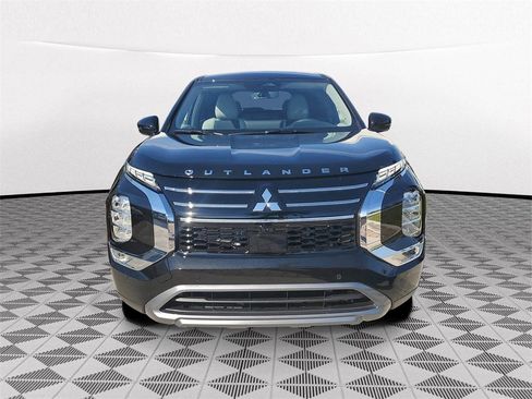 New 2026 Mitsubishi Outlander SE image 2