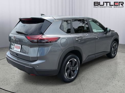 Used 2024 Nissan Rogue SV AWD/4WD image 6