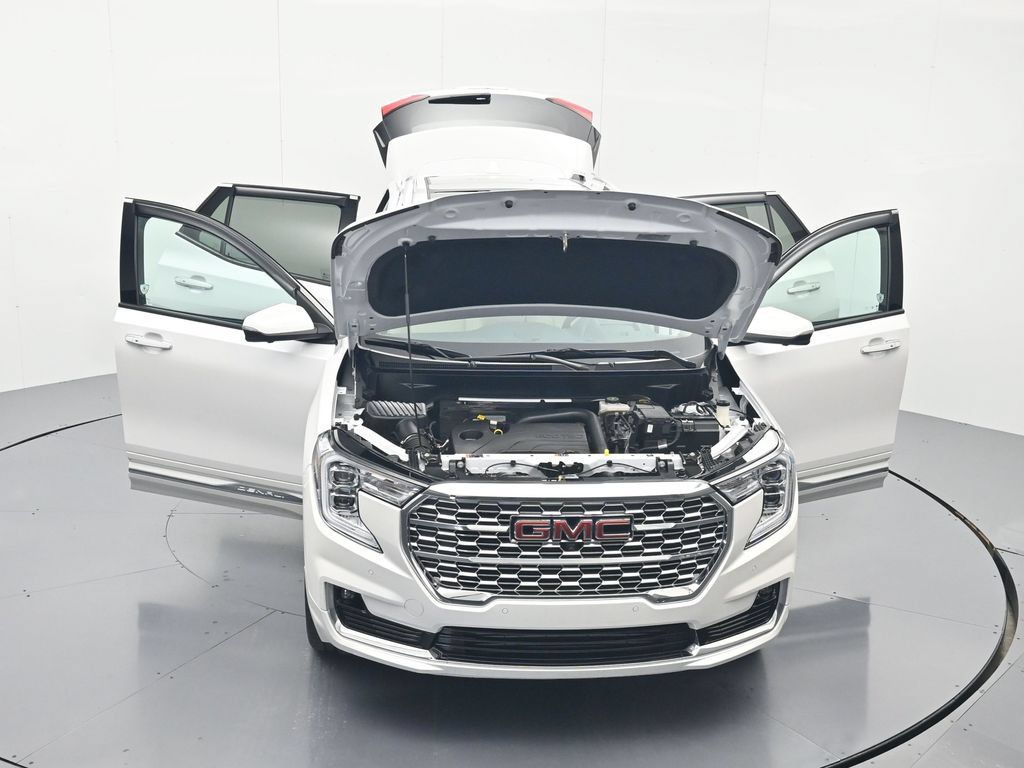 Used 2024 GMC Terrain Denali w/ Denali Premium Package AWD/4WD image 46