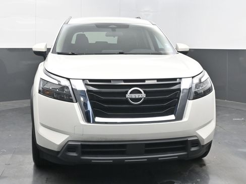 Used 2024 Nissan Pathfinder SV image 3