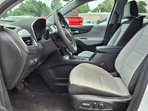 Used 2022 Chevrolet Equinox LS w/ LS Convenience Package AWD/4WD image 8