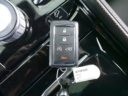 Used 2022 Jeep Grand Cherokee Summit image 20