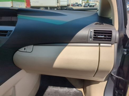 Used 2013 Lexus RX 450h AWD w/ Navigation Pkg image 32