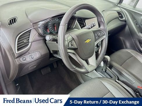Used 2022 Chevrolet Trax LT w/ Driver Confidence Package image 11