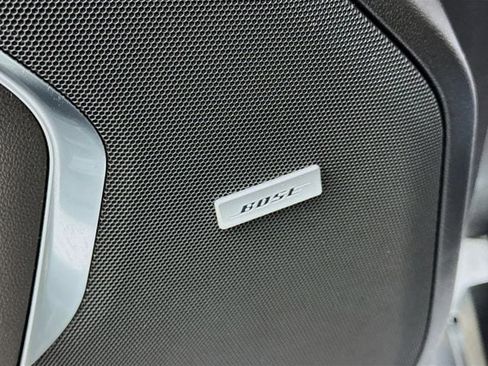 Used 2021 Chevrolet Suburban Z71 w/ Luxury Package image 20