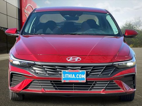 Used 2024 Hyundai Elantra SEL image 11