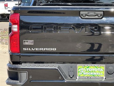 Used 2024 Chevrolet Silverado 2500 Custom w/ Custom Value Package image 5