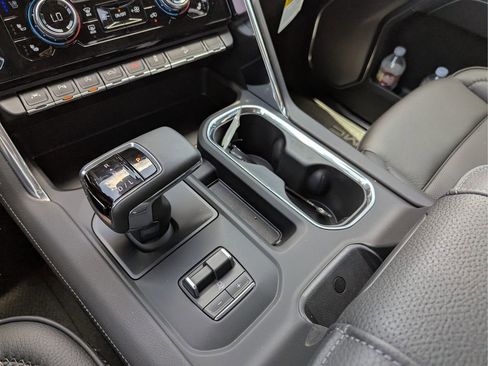 New 2025 GMC Sierra 1500 Denali w/ Denali Reserve Package image 11