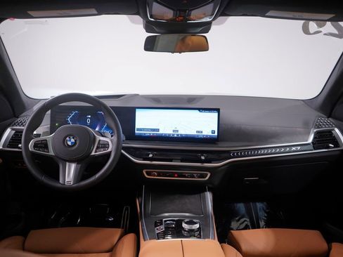 Used 2025 BMW X7 xDrive40i w/ M Sport Package image 11