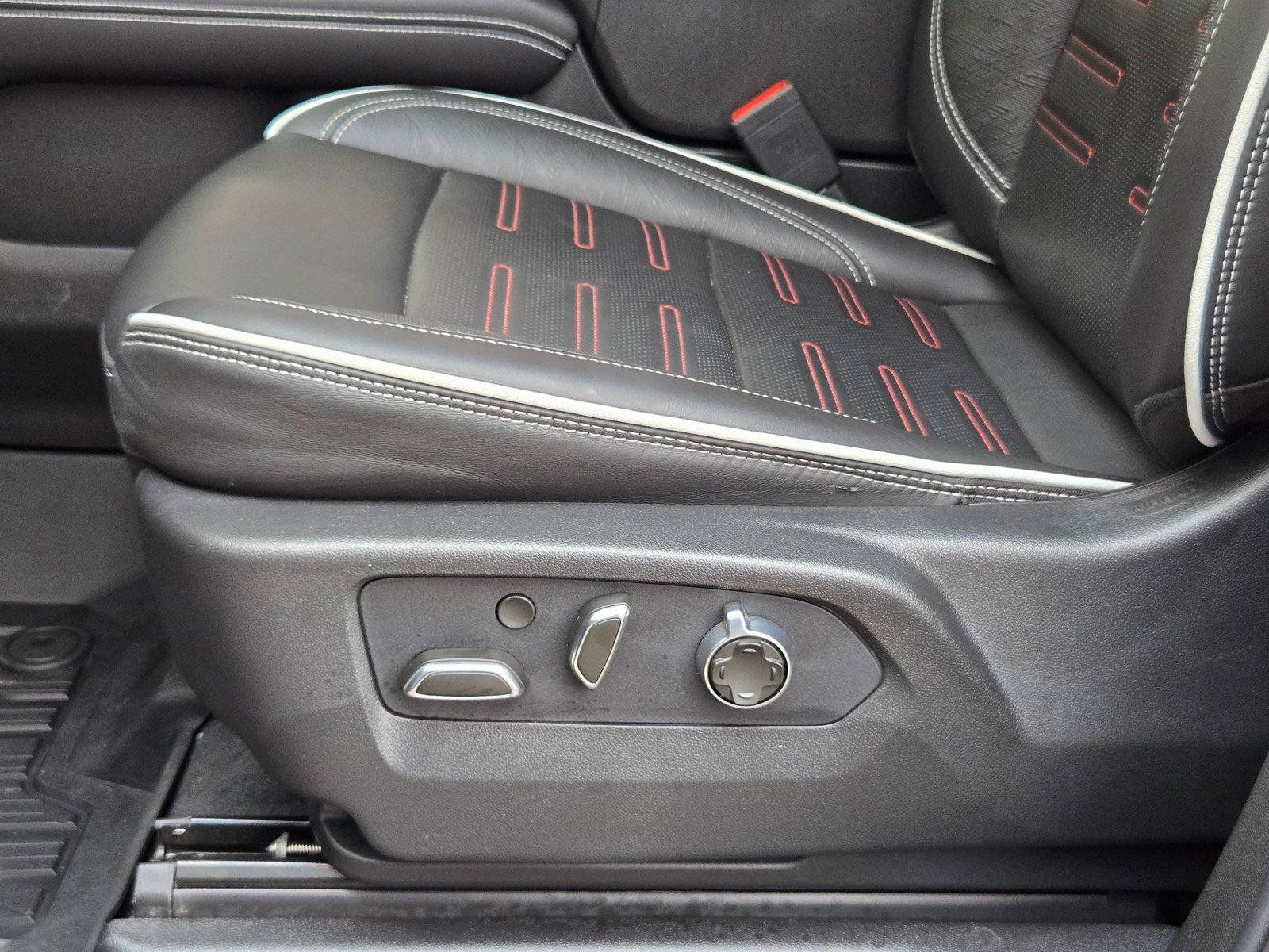 Used 2026 GMC Yukon AT4 Ultimate w/ LPO, Floor Liner Package AWD/4WD image 29