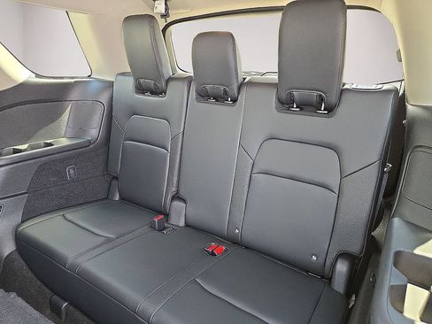 Used 2023 Nissan Pathfinder SL w/ Lighting Package (N92) AWD/4WD image 9