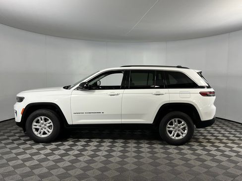 Certified 2023 Jeep Grand Cherokee Laredo image 11