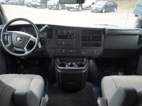 Used 2025 Chevrolet Express 3500 LT w/ LT Preferred Equipment Group RWD image 15