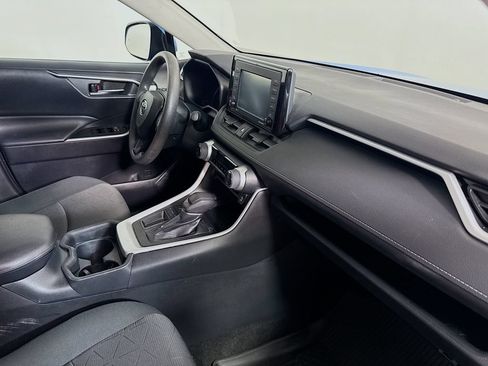 Used 2020 Toyota RAV4 XLE w/ Convenience Package FWD image 27