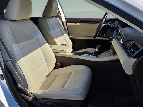 Used 2017 Lexus ES 350 w/ Luxury Package image 17