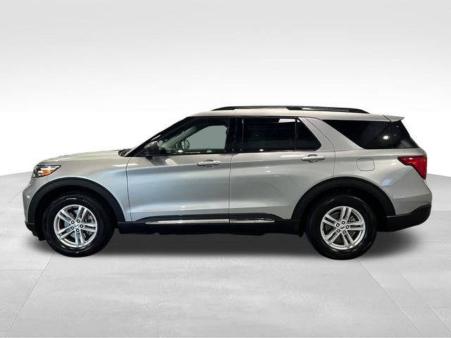 Used 2024 Ford Explorer XLT RWD image 4