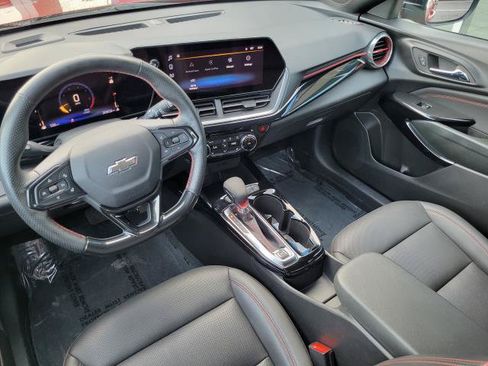 Used 2024 Chevrolet Trax RS FWD image 30