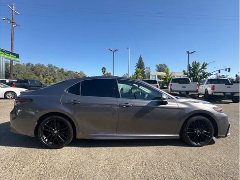 Used 2023 Toyota Camry XSE FWD image 9