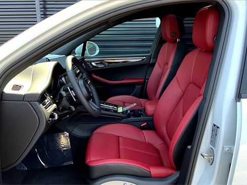 New 2025 Porsche Macan image 5