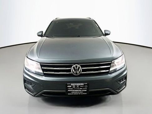 Used 2019 Volkswagen Tiguan SE w/ Panoramic Sunroof Package FWD image 2