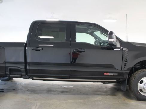 New 2026 Ford F350 4x4 Crew Cab DRW Super Duty image 10