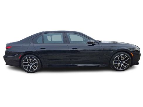 Used 2023 BMW 740i w/ Parking Assistance Package image 7