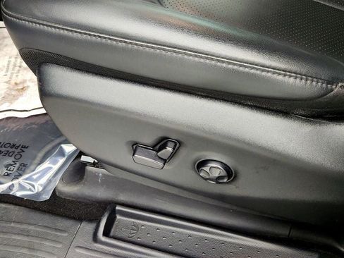 Used 2024 Chrysler Pacifica Limited image 11