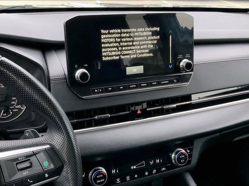 Used 2024 Mitsubishi Outlander SE image 6