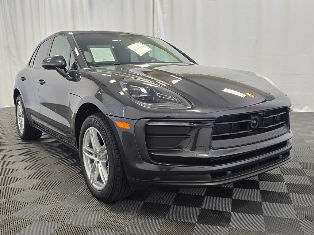 Certified 2025 Porsche Macan AWD/4WD image 9