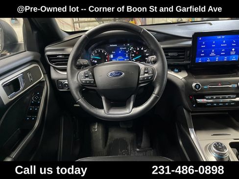 Used 2020 Ford Explorer XLT w/ Equipment Group 202A AWD/4WD image 17