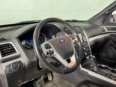 Used 2014 Ford Explorer XLT w/ Equipment Group 202A image 8