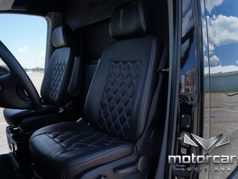 Used 2015 Mercedes-Benz Sprinter 3500 image 26