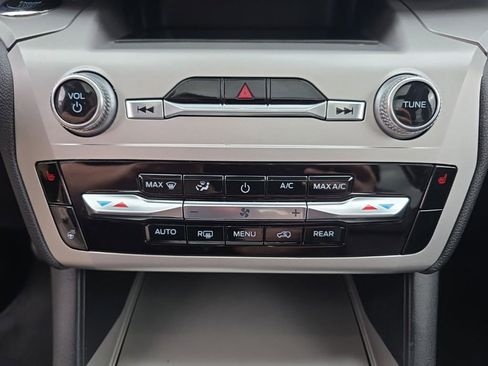 Certified 2022 Ford Explorer XLT w/ Equipment Group 202A image 35