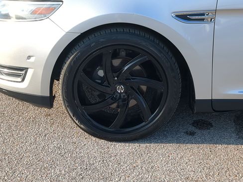 Used 2013 Ford Taurus Limited image 10