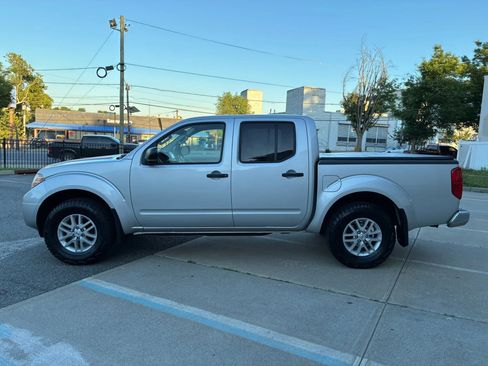 Used 2016 Nissan Frontier SV w/ SV Value Truck Package AWD/4WD image 4