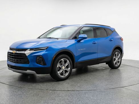 Used 2025 Chevrolet Blazer LT image 3