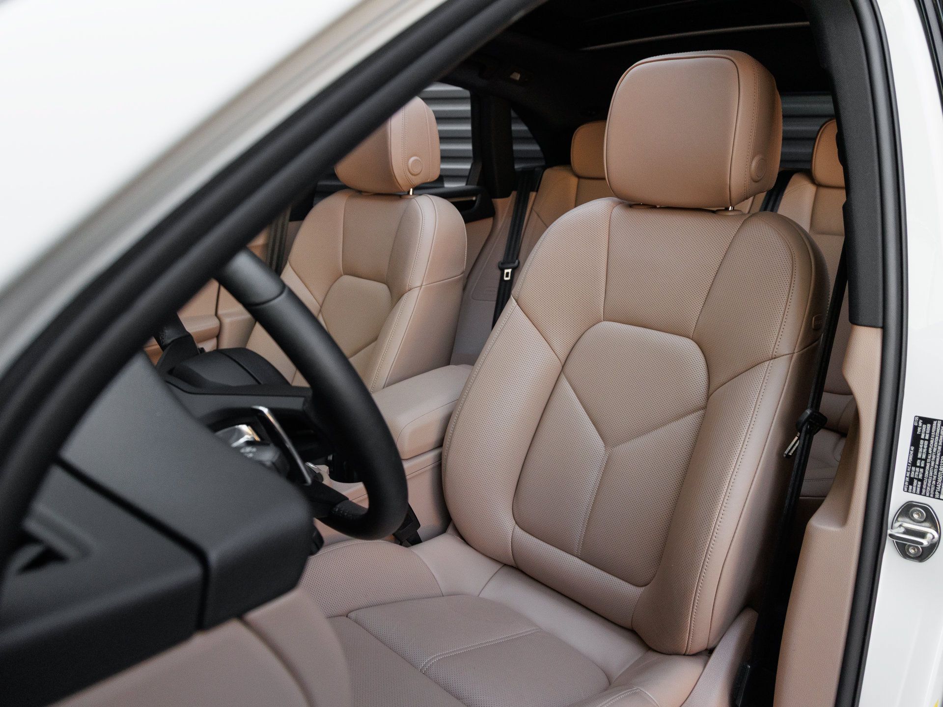 Used 2026 Porsche Macan AWD/4WD image 5