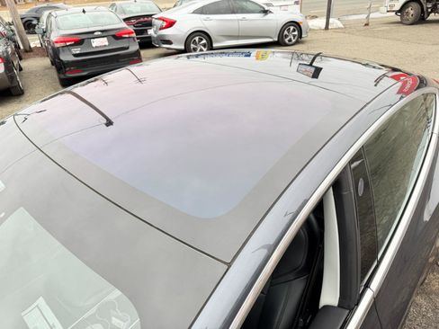 Used 2018 Tesla Model 3 Long Range image 81