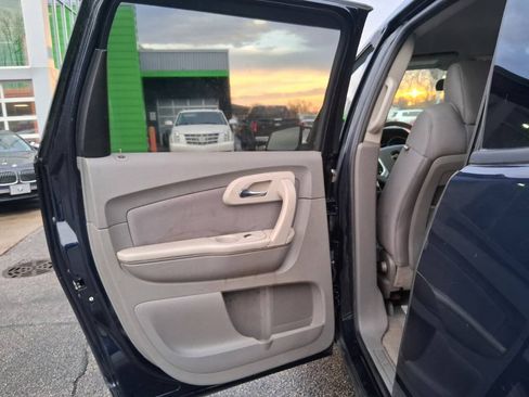 Used 2010 Chevrolet Traverse LS FWD image 14