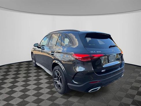 Used 2025 Mercedes-Benz GLC 300 4MATIC image 3